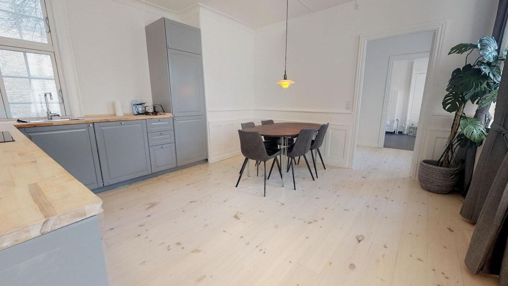 undefined 189m2 NEW Luxury Apt - City Central Prof Cleaning 5