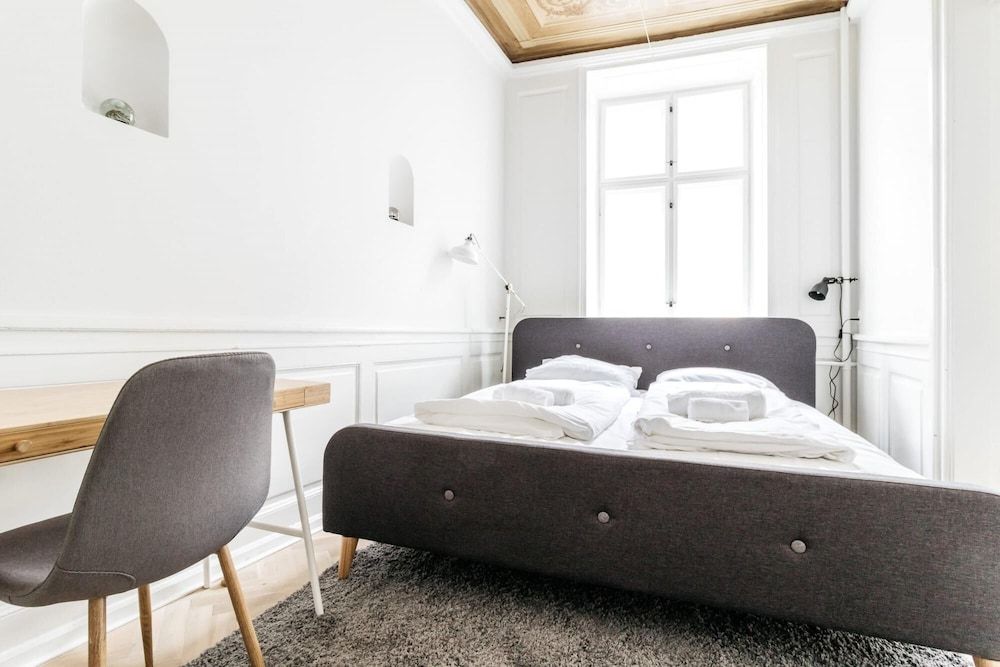 undefined 180sqm Luxury Apt City Center - 50M to Metro