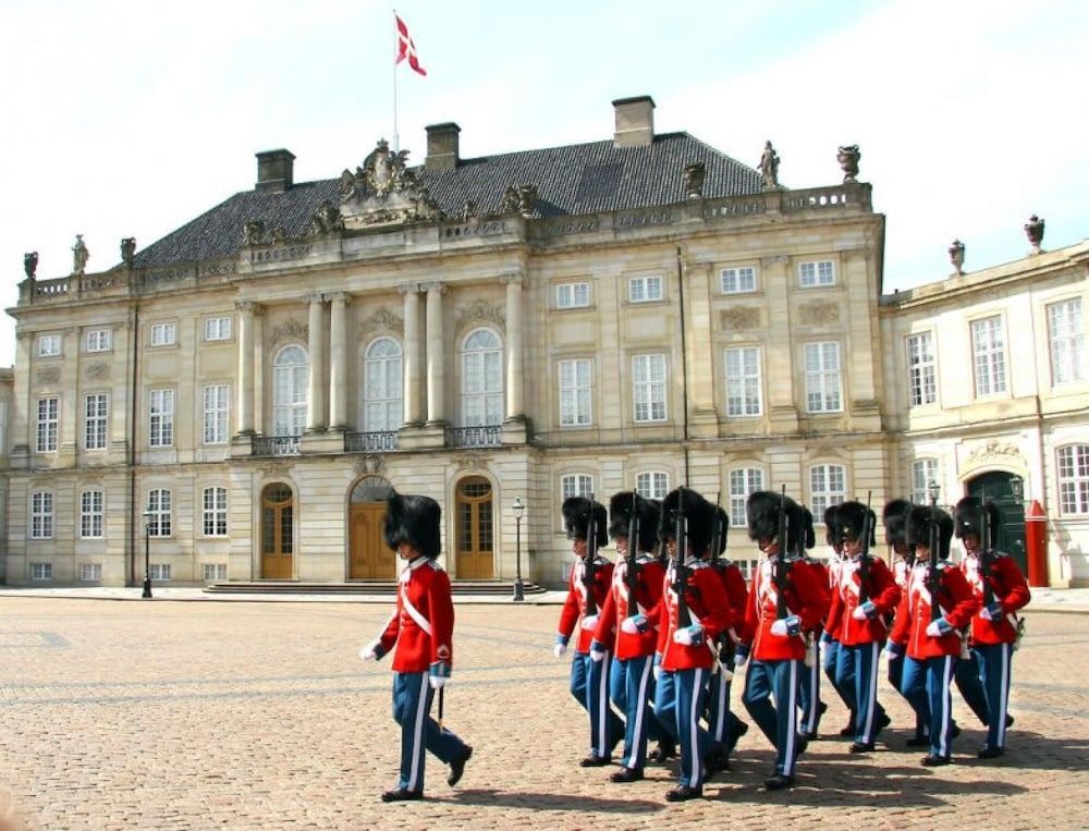 undefined 180sqm Luxury Apt City Center - 50M to Metro 8