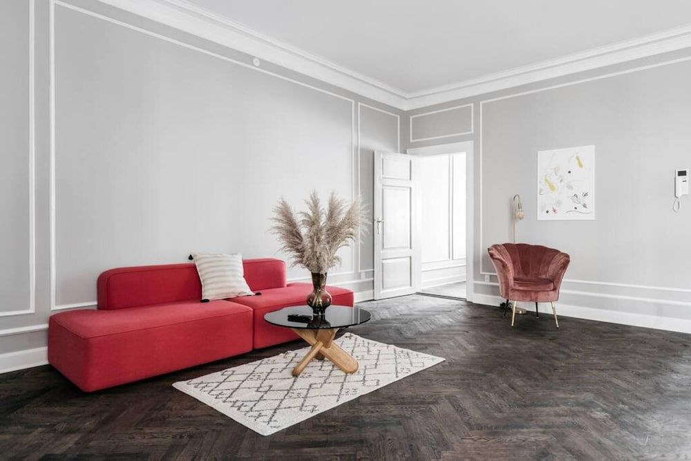 4BR Balcony Extreme Location and Designer Apt Apartment 50