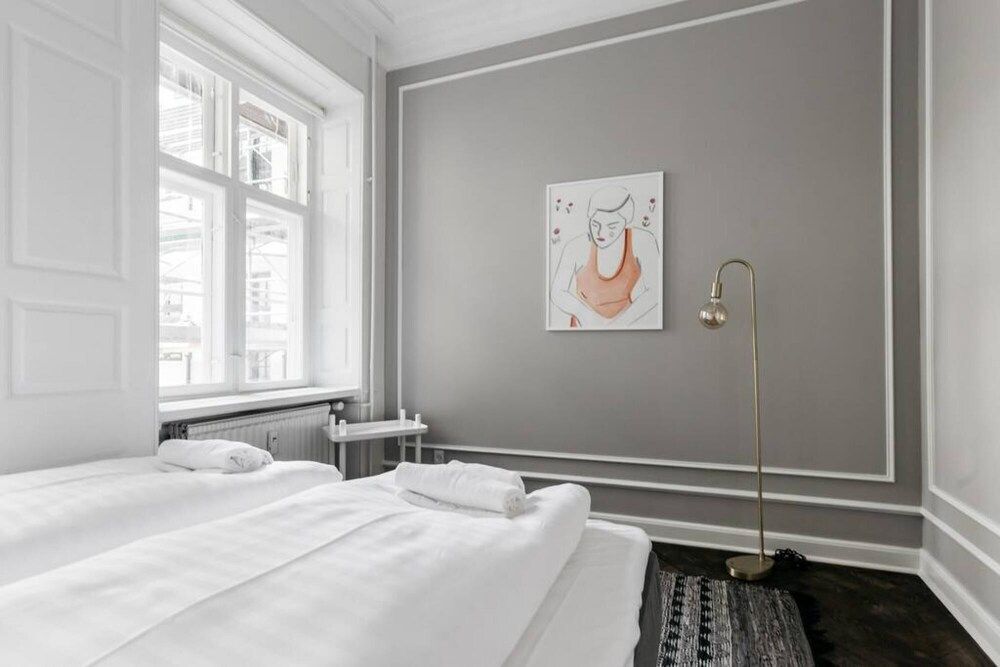 4BR Balcony Extreme Location and Designer Apt Apartment 21