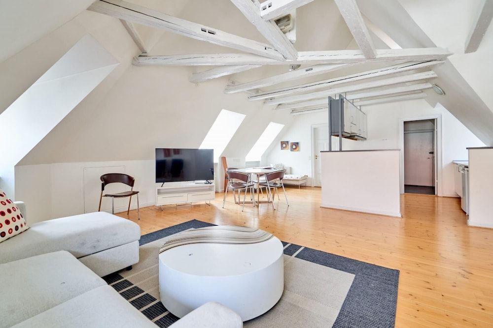Bright Apartment Next to Tivoli Heart of CPH Apartment