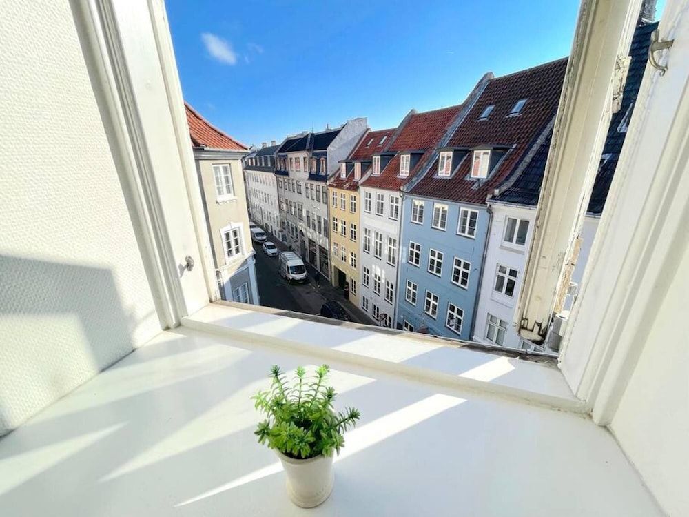 Bright Apartment Next to Tivoli Heart of CPH Apartment 84