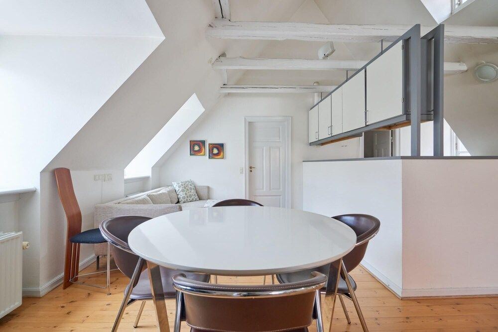 Bright Apartment Next to Tivoli Heart of CPH Apartment 45