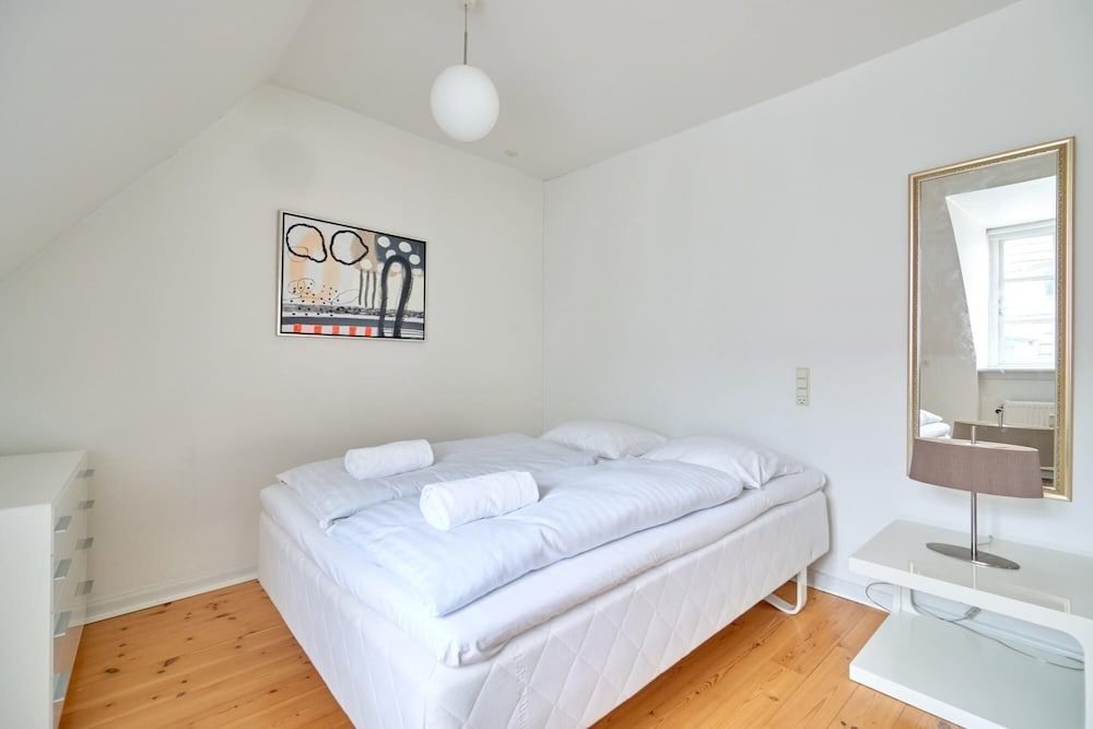 Bright Apartment Next to Tivoli Heart of CPH Apartment 37