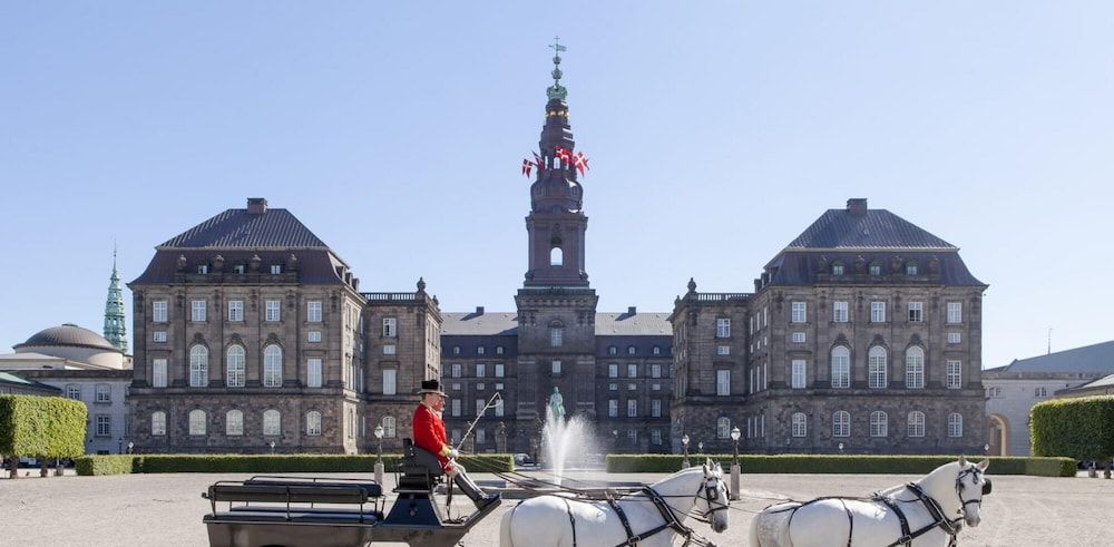 undefined Stylish Newly Furnished 2 BR Apt - Heart of CPH 9