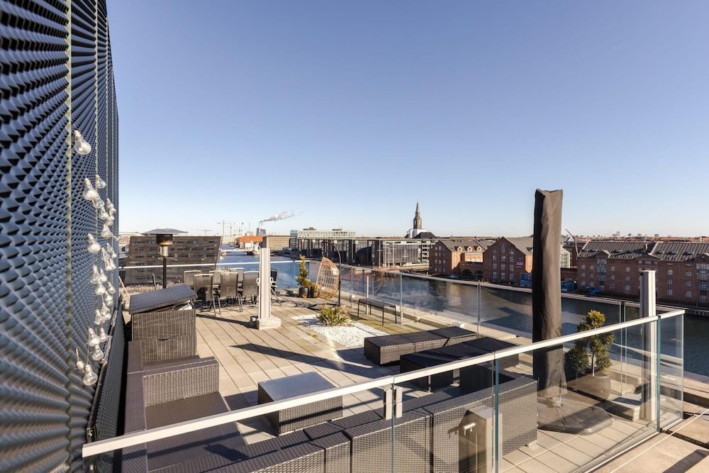 undefined High-end Design Heart of CPH 8