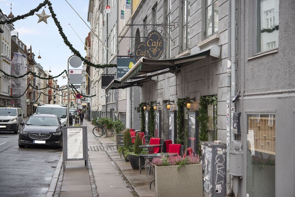 undefined Sanders Monarch - Nice 1-bdr Apt With Balconies 3