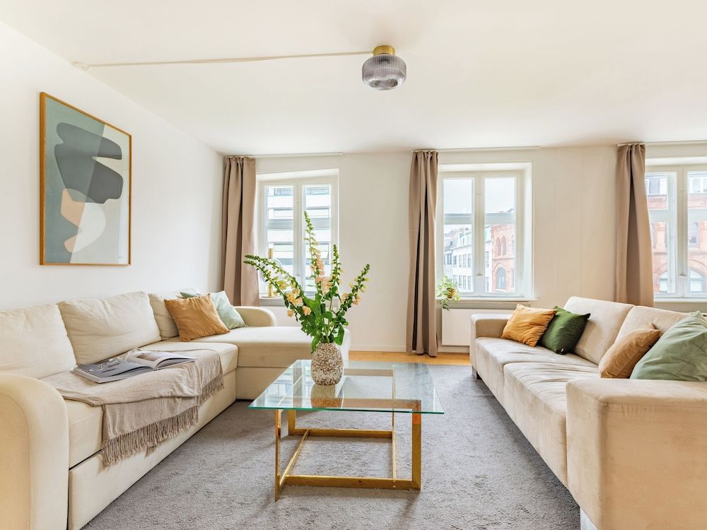 Sanders Regent - Chic 3-bdr Apt With Balcony Apartment, 3 Bedrooms, Balcony, City View 17