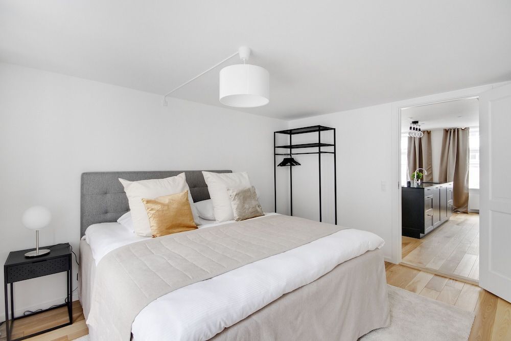 undefined Sanders Regent - Popular 3-bdr Apt With Balcony 6