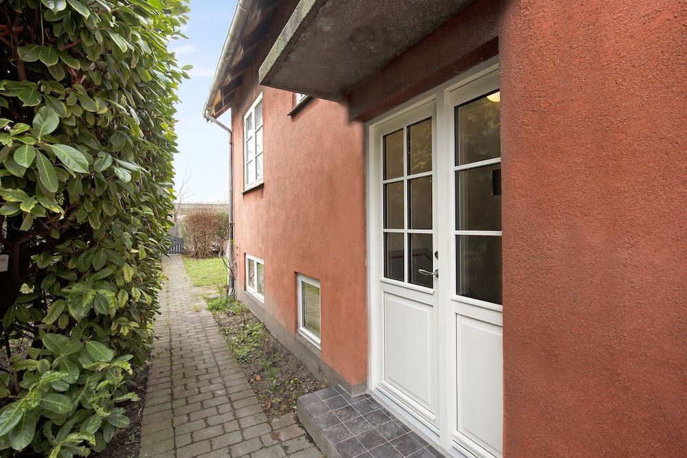 Sanders Charm - Chic 2-bdr Apt With Shared Garden