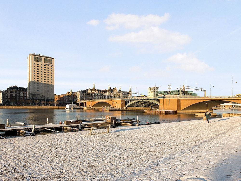 undefined Sanders Promenade - Chic 2-bdr Apt w Water View 6
