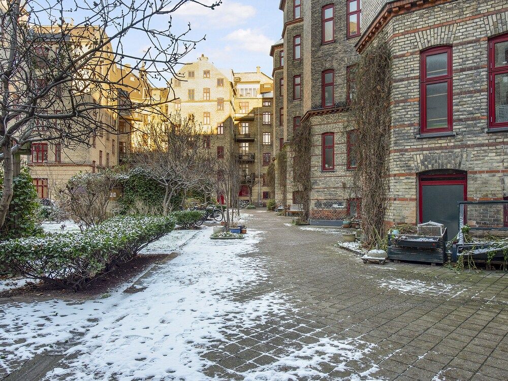 undefined Sanders Promenade - Chic 2-bdr Apt w Water View 4