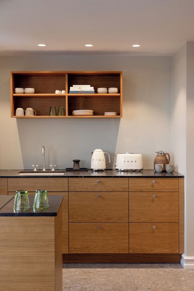 Hypernym Hotel & Suites Deluxe Suite 7