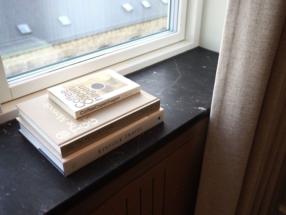 undefined Hypernym Hotel & Suites 9