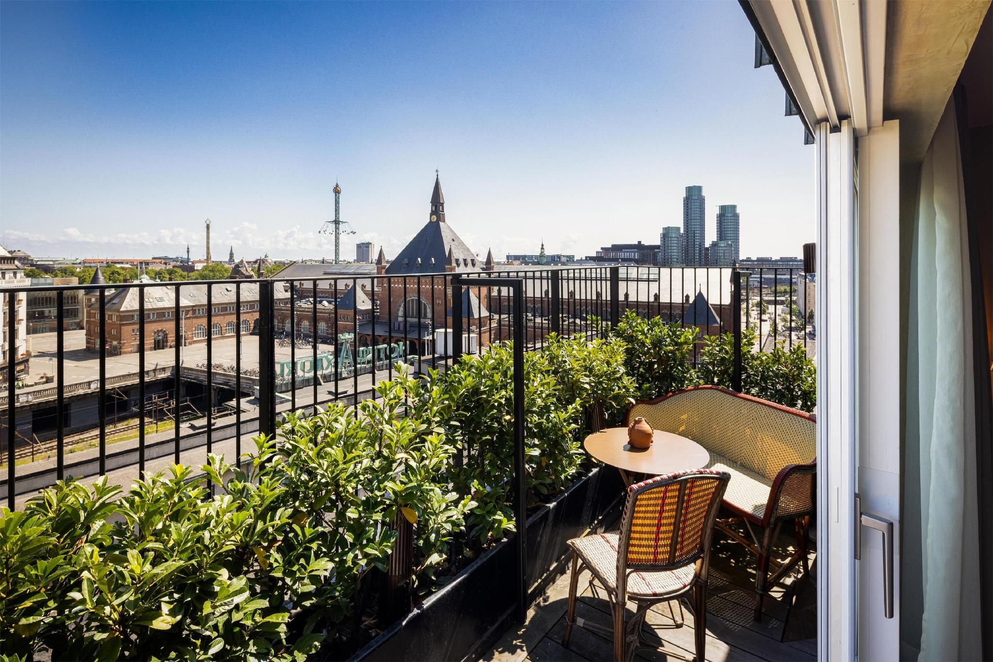 Penthouse with View and Balcony
