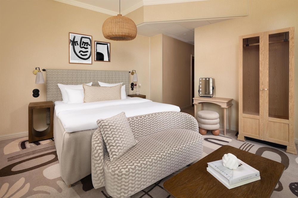Junior Suite (Extra Bed 2 adults + 1 child)