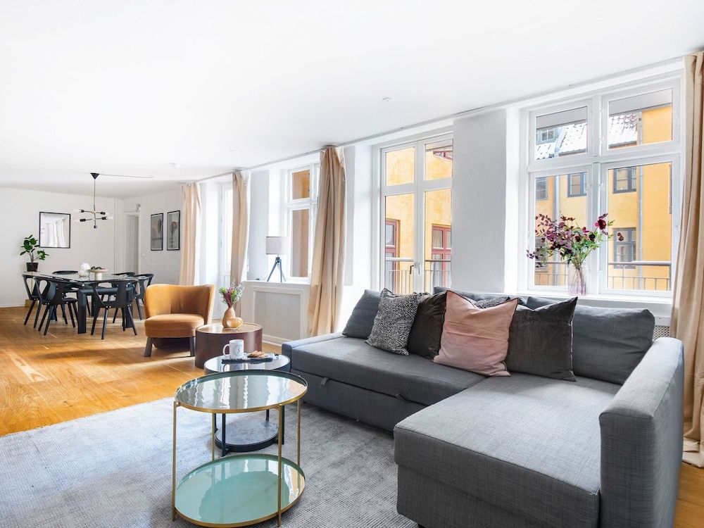 undefined Sanders City - Pleasant 4-bdr Apt in the Capital