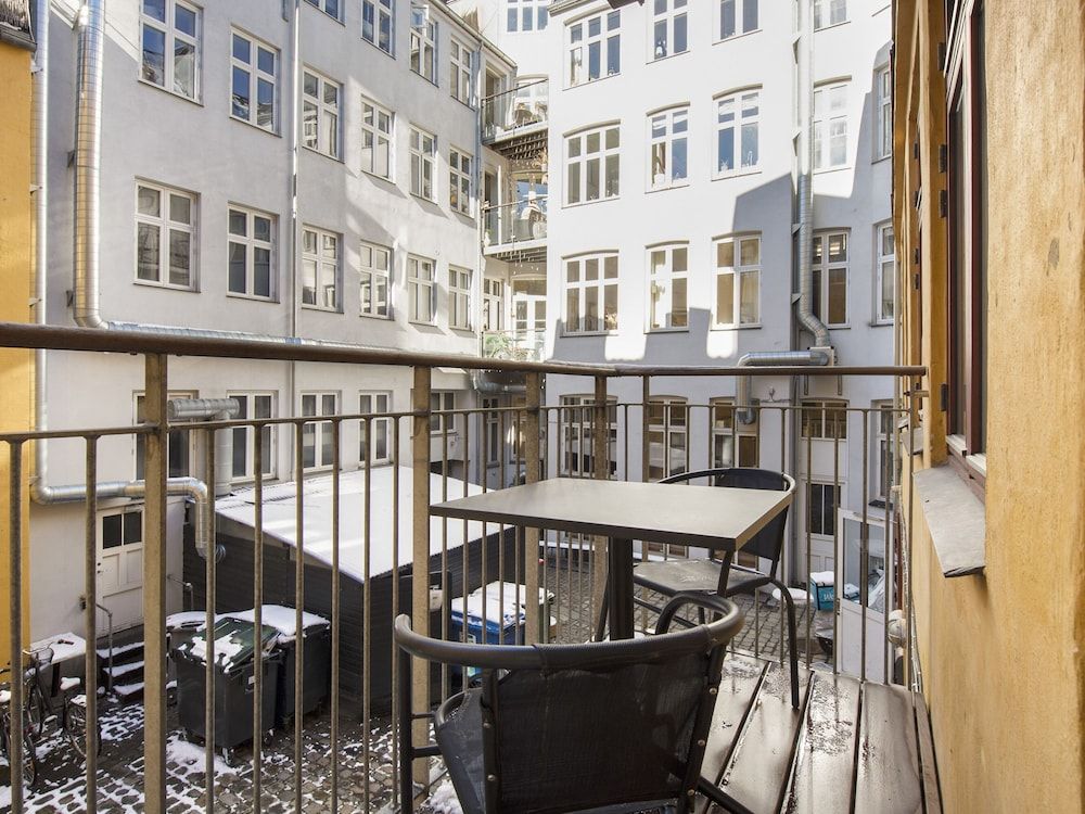 Sanders City - Pleasant 4-bdr Apt in the Capital Apartment, 4 Bedrooms, Balcony, City View 9