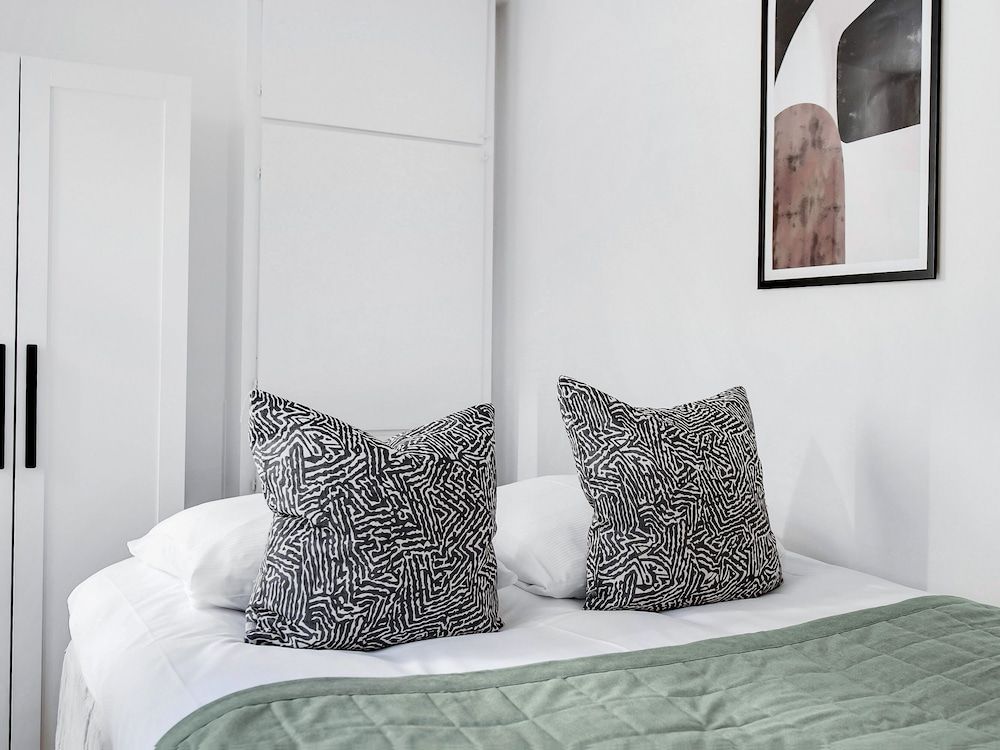 undefined Sanders City - Pleasant 4-bdr Apt in the Capital 4