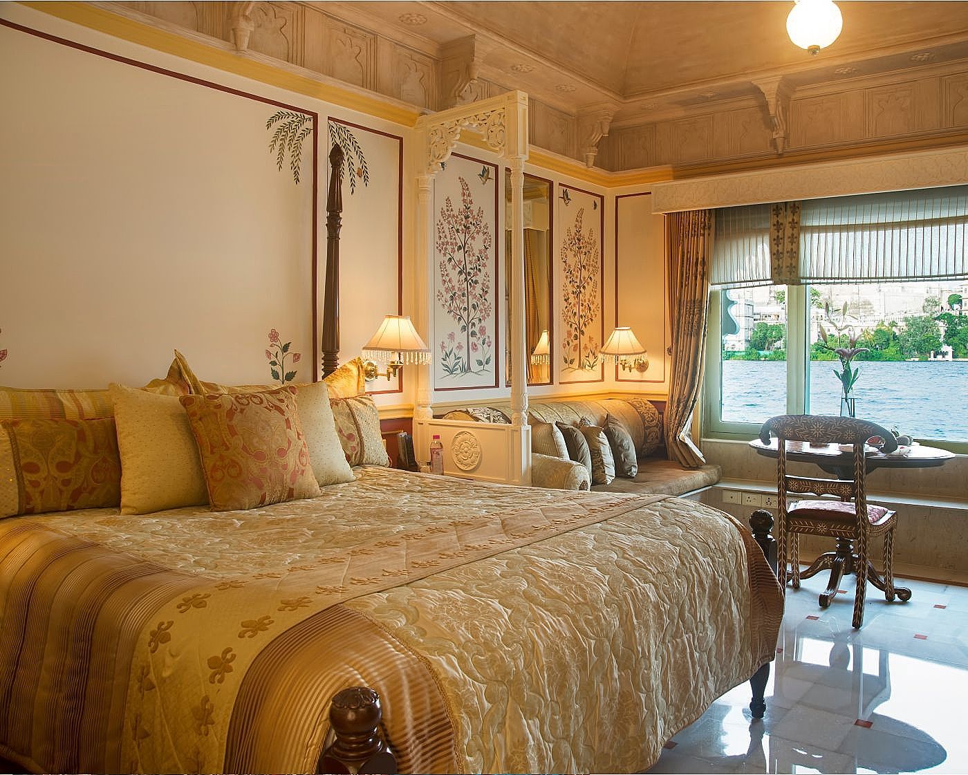 Luxury Room with 1 Double Bed and Lake View