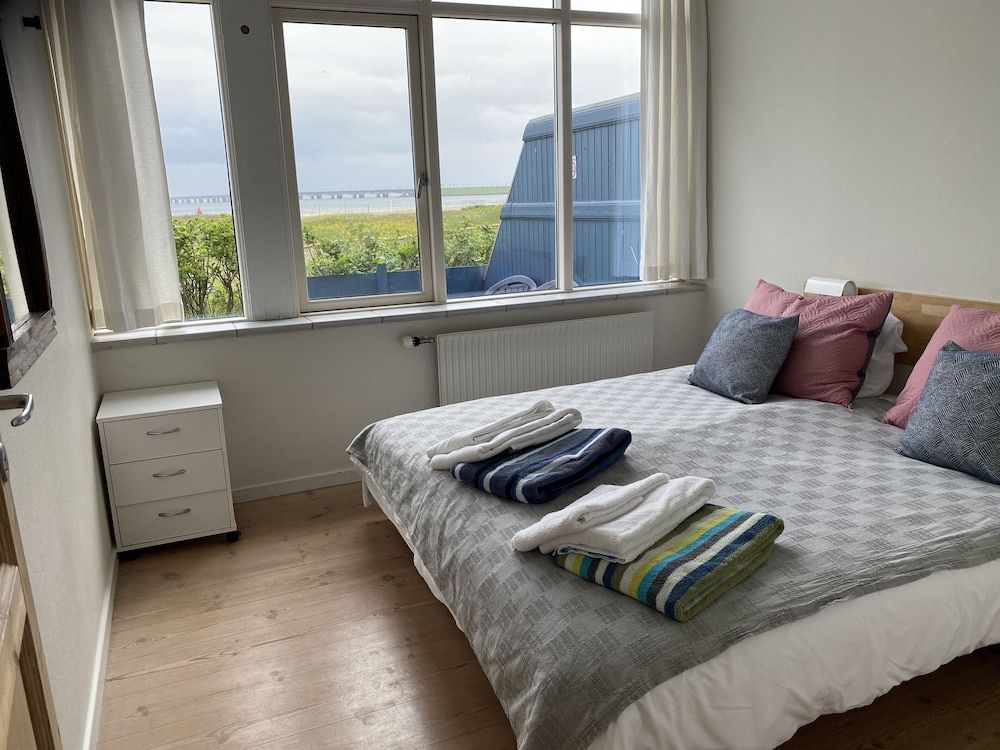 Skaerven Beachfront Condos and Cottage Apartment, 2 Bedrooms, Non Smoking, Ocean View (B) 6