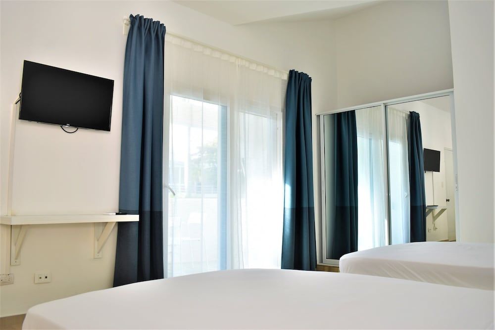 Tropical Casa Laguna Superior Twin Room, 2 Queen Beds, Pool View 2