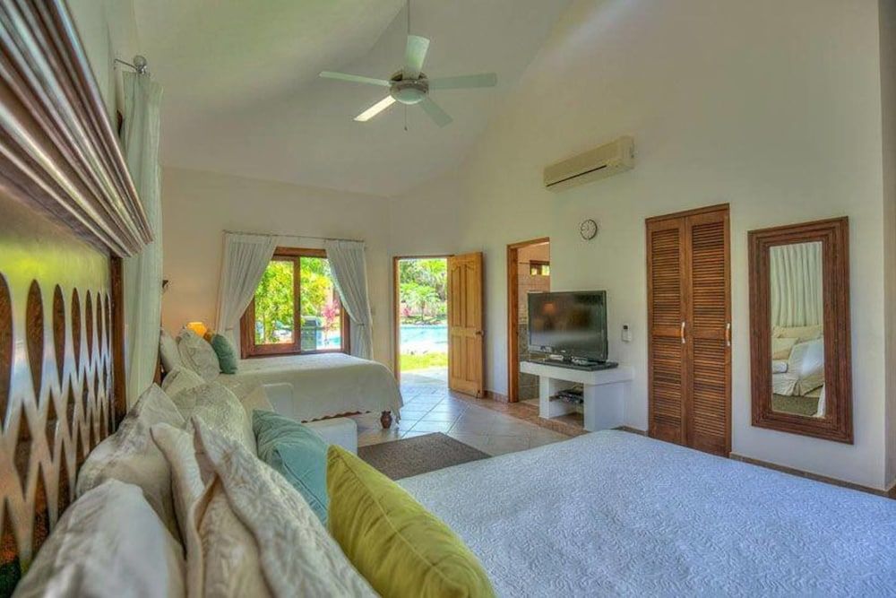 House (4 Bedrooms)