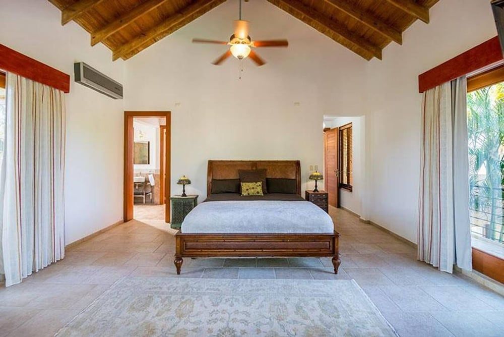 Villa (6 Bedrooms)