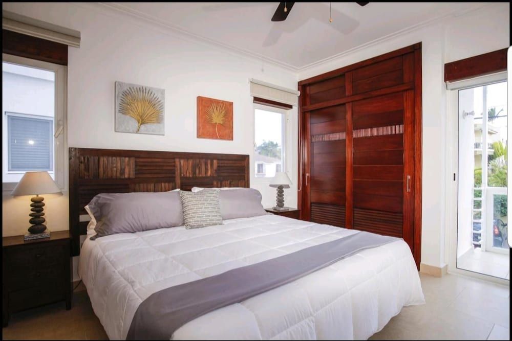 Luxury Condo, 2 Bedrooms, Pool View, Courtyard Area