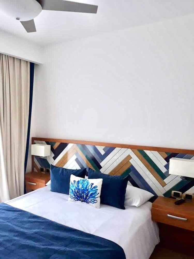 Condo, 2 Bedrooms, Accessible, Smoking