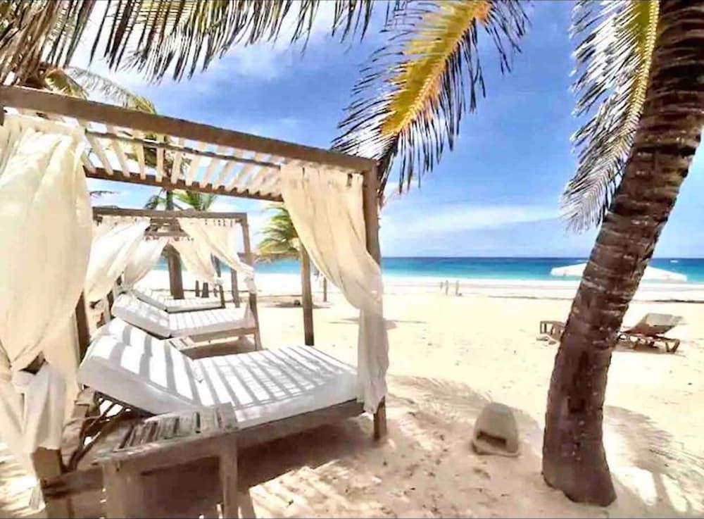 Condo, 2 Bedrooms, Smoking, Balcony