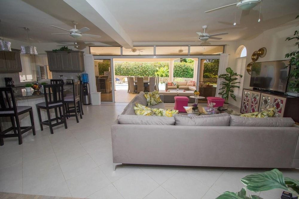 Villa (6 Bedrooms)