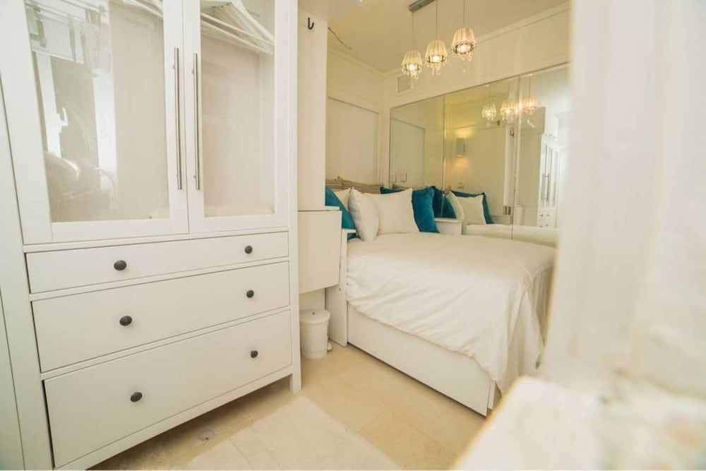 Studio, 1 Queen Bed (1 Bathroom - C1-D)