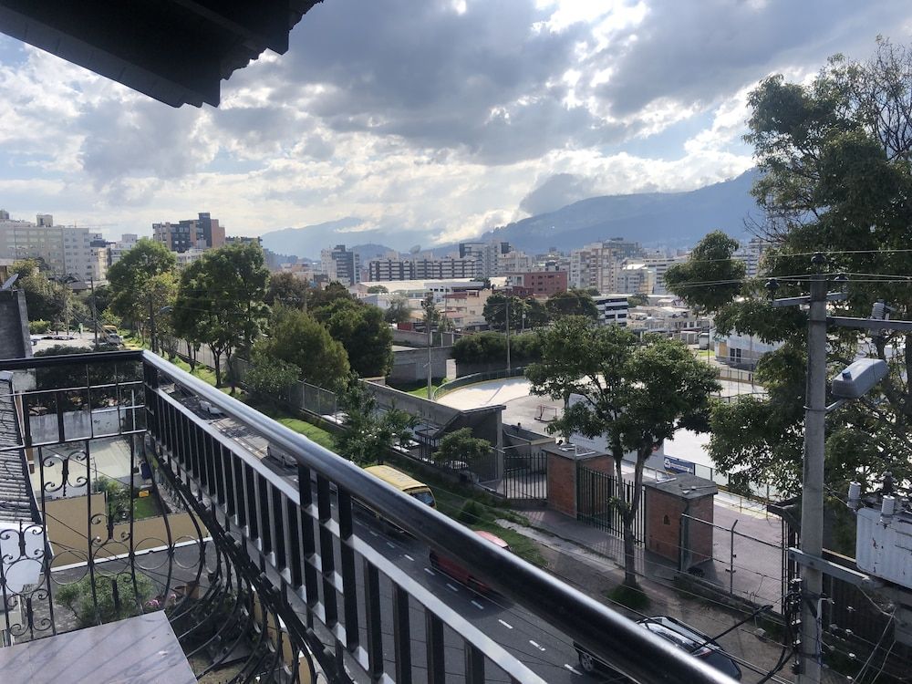 Air Suites Hotel Boutique Deluxe Room, 1 Queen Bed, Mountain View 9