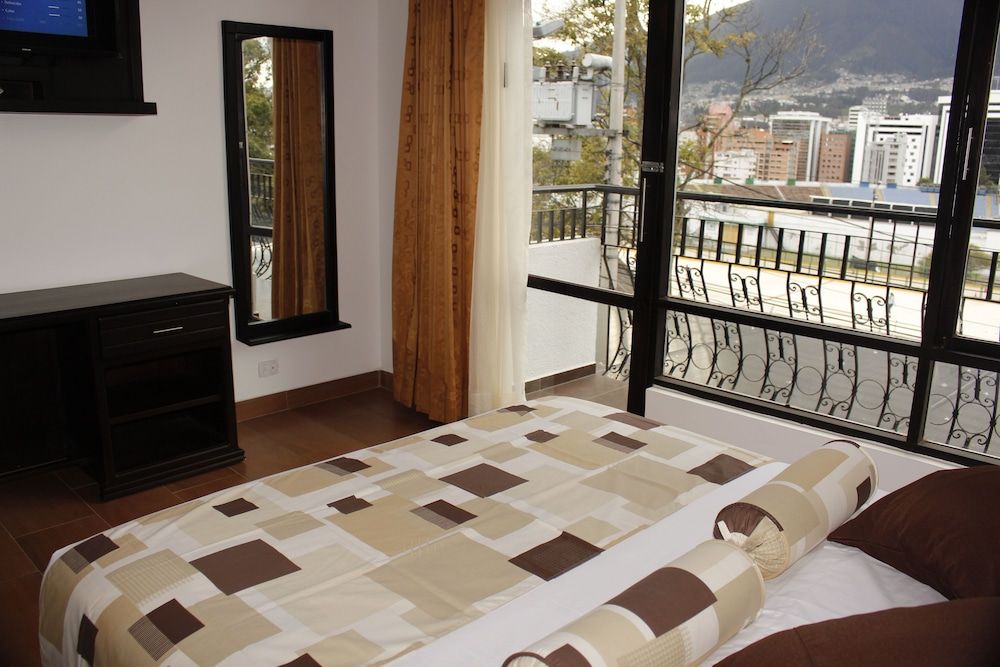 Air Suites Hotel Boutique Deluxe Room, 1 Queen Bed, Mountain View 4