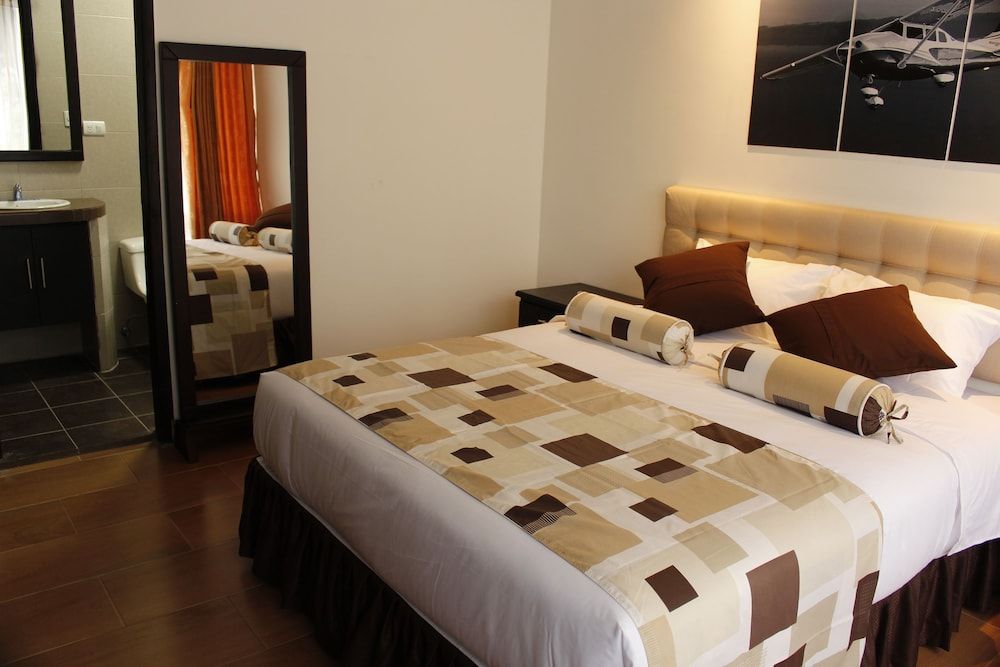 Air Suites Hotel Boutique Deluxe Room, 1 Queen Bed, Mountain View 3