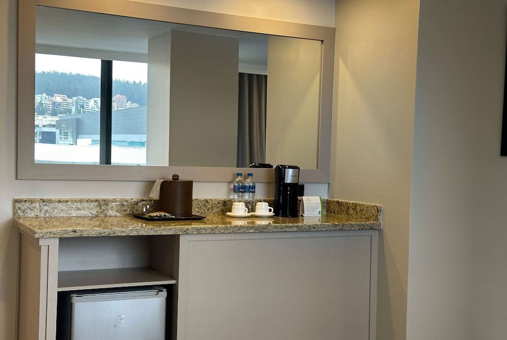 La Quinta by Wyndham Quito Business Suite, 1 King Bed, Non Smoking 9