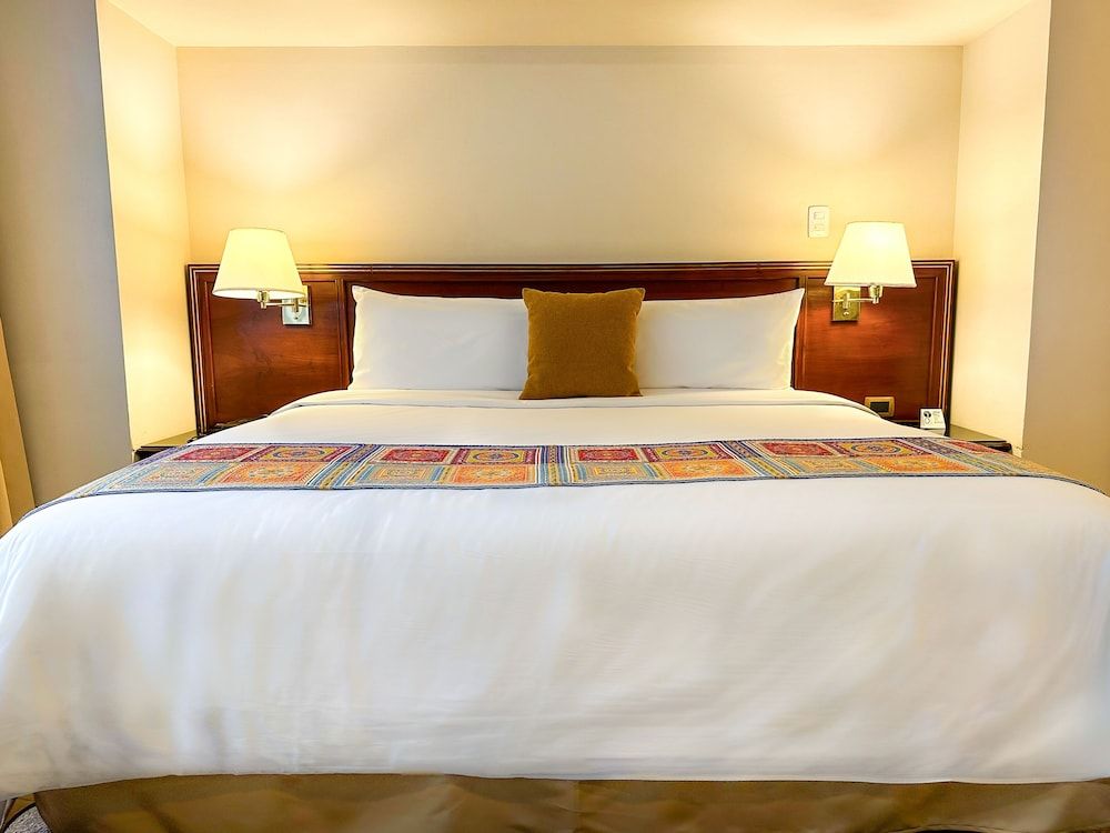 La Quinta by Wyndham Quito Standard Room, 1 King Bed, Mobility Accessible, Non Smoking 2