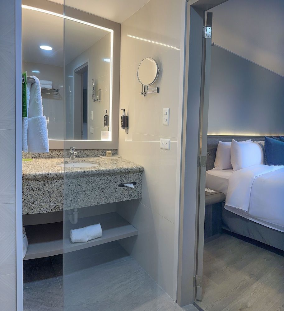 La Quinta by Wyndham Quito Business Suite, 1 King Bed, Non Smoking 4