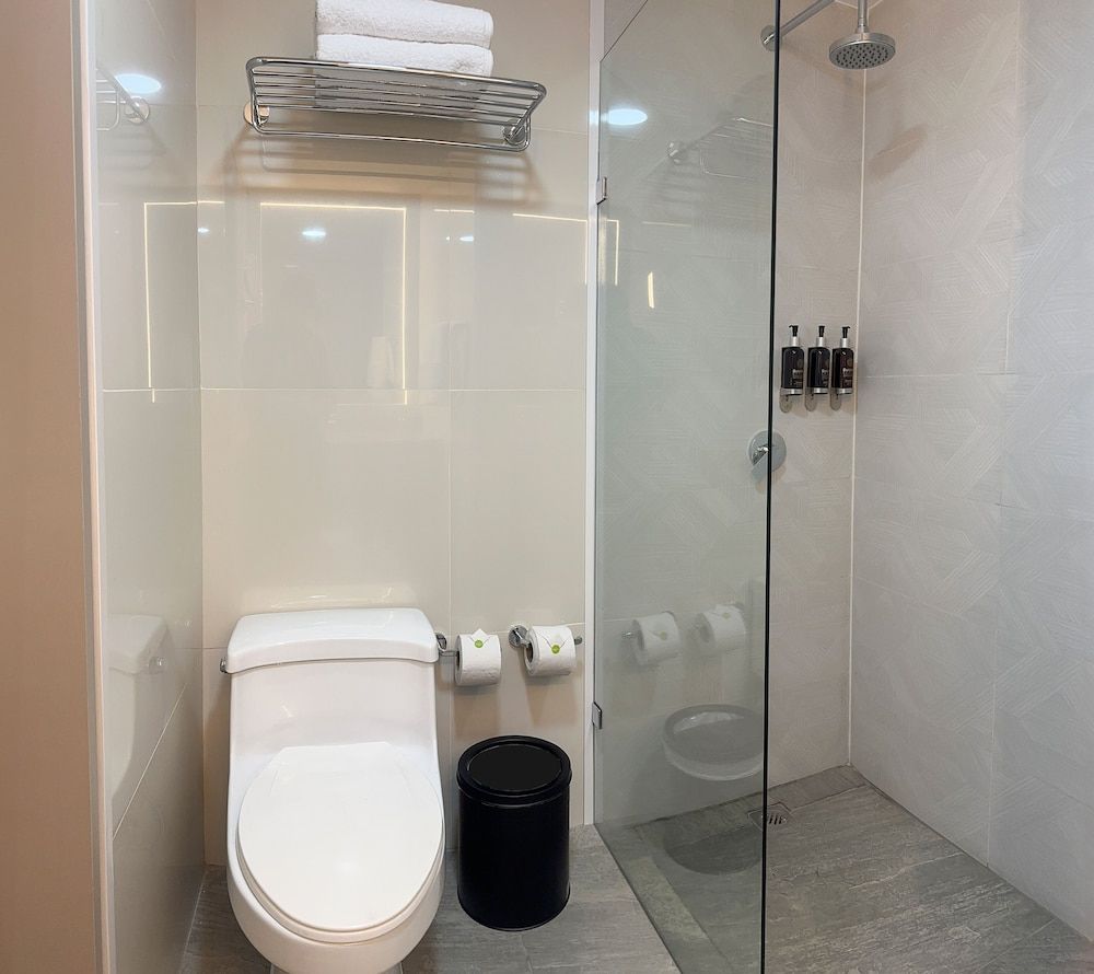 La Quinta by Wyndham Quito Business Suite, 1 King Bed, Non Smoking 5