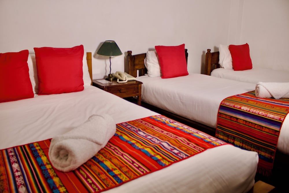 Aleros Hotel Boutique Classic Quadruple Room 3