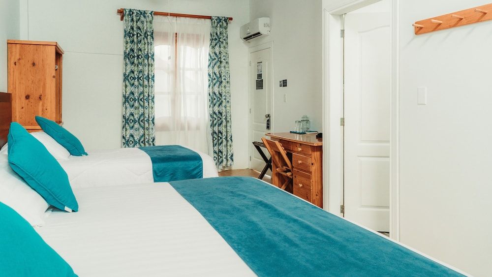 Hotel Albemarle Double or Twin Room, Pool View 4