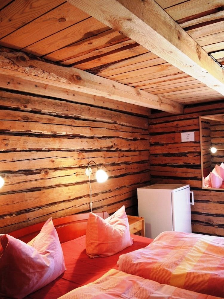 Tuukkalan tila B & B Double Room, 1 Queen Bed, No Windows, Garden View 2