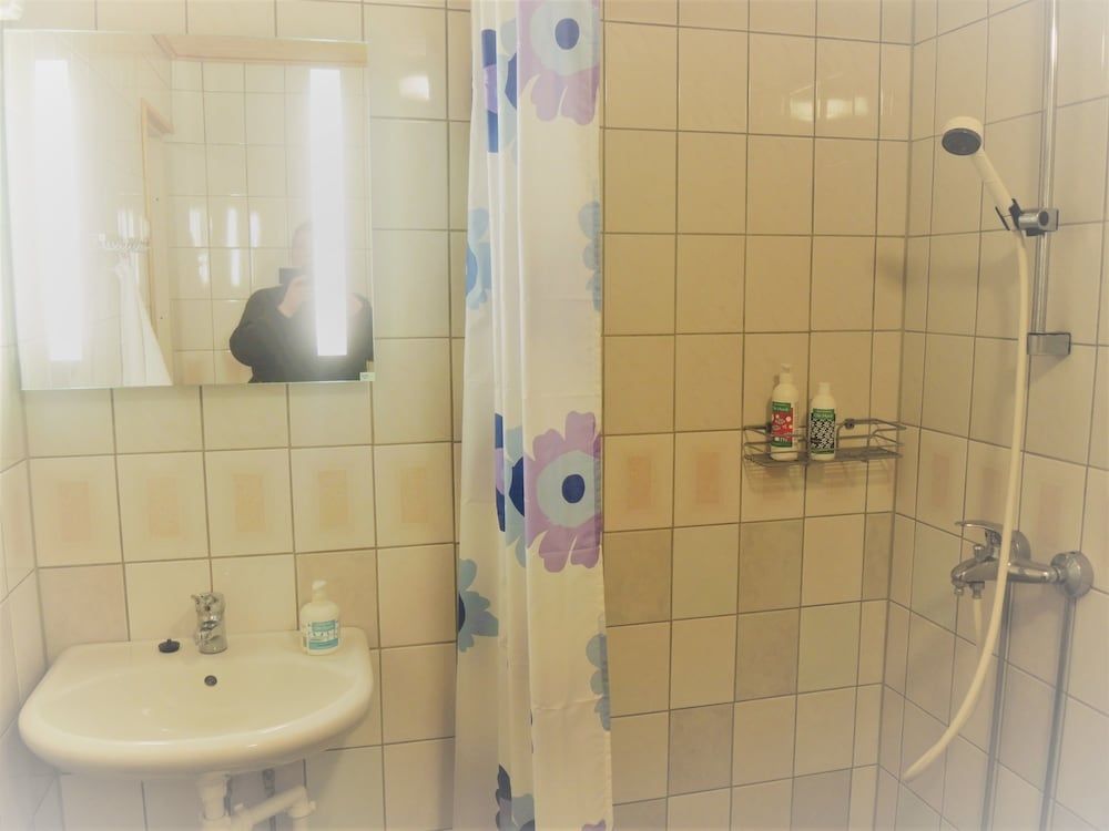 Tuukkalan tila B & B Twin Room, Shared Bathroom, Garden View 4