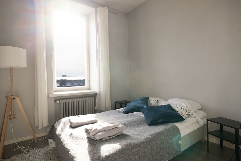 undefined 2ndhomes Central 1BR Top Floor Home 4