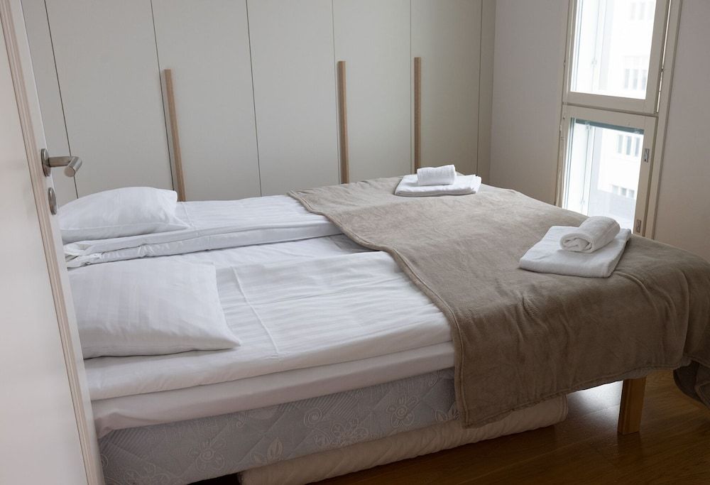 undefined 2ndhomes Gorgeous 2-story Home w Sauna 6