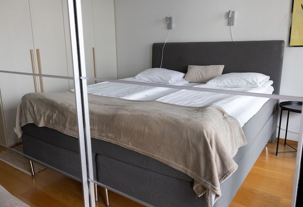 undefined 2ndhomes Gorgeous 2-story Home w Sauna 9