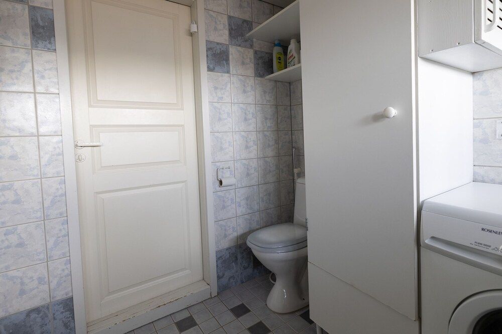 2ndhomes 2-Story Penthouse w Balcony Classic Apartment 22