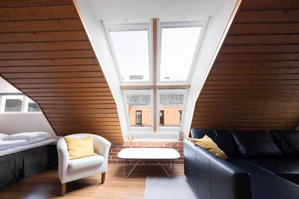 undefined 2ndhomes 2-Story Penthouse w Balcony